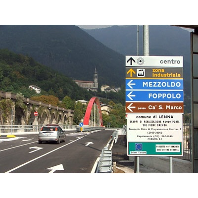 Viabilità all'entrata del paese